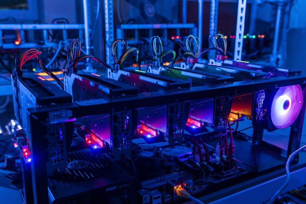 CES 2025: Nvidia Unveils Blackwell GPUs Amidst Rising Competition