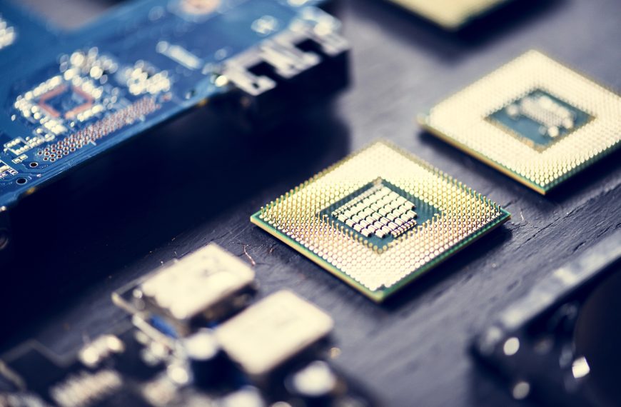 Shifting Frontier of AI Performance and Cost